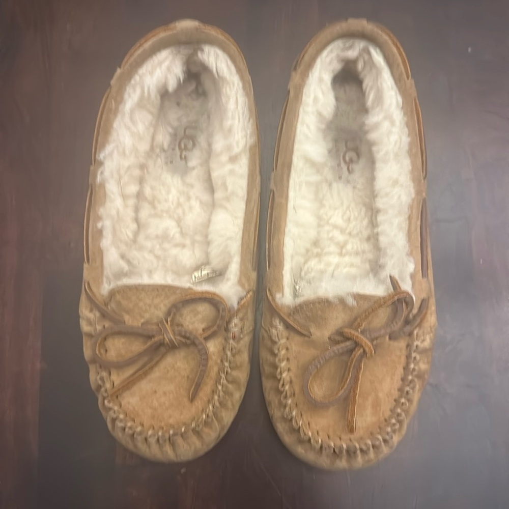 Ugg moccasins. Y5